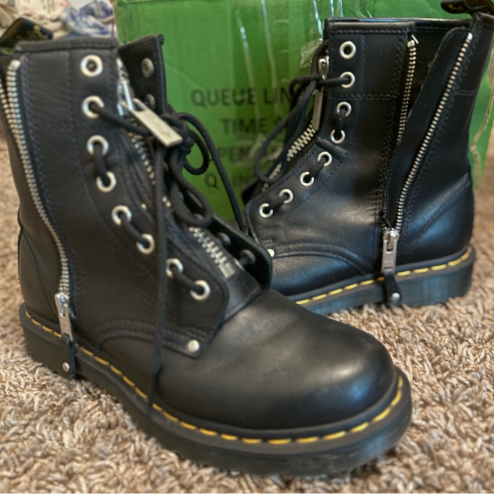Black Leather Combat Boots with Yellow Stitching DR MARTAIN COMBAT RARE BOOTSNEW